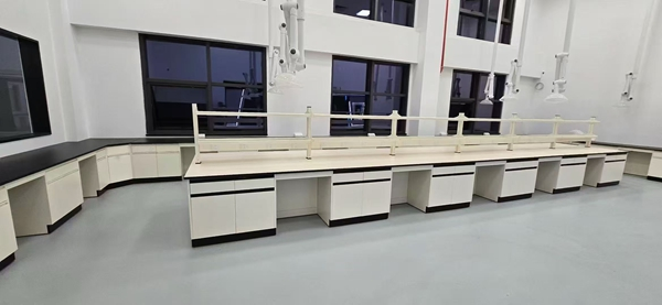 香蕉视频网页版室操作台支撑各类科研检测作业开展